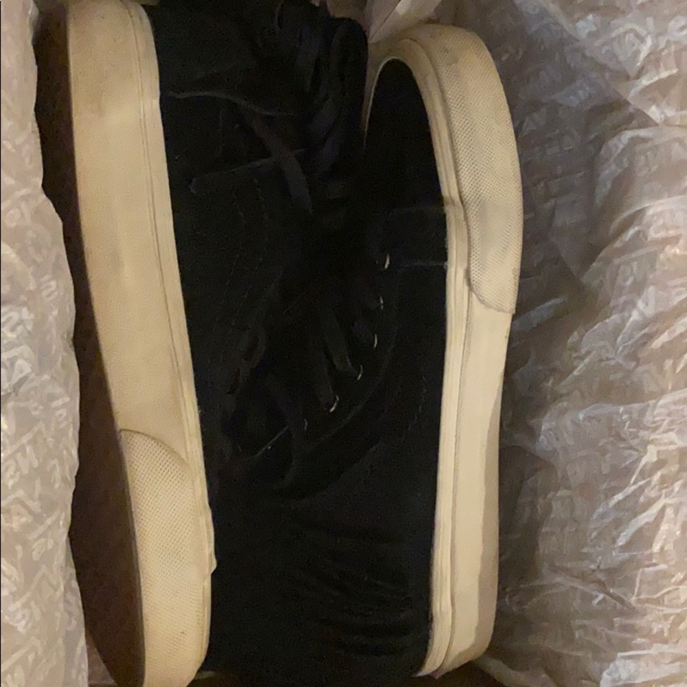 Vans - Picture 2 of 4